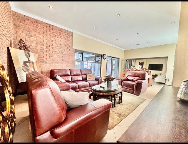 4 BEDROOM HOUSE FOR SALE IN ASPEN HILLS